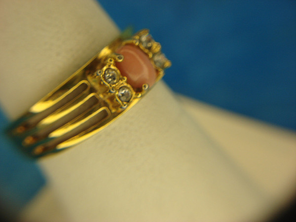 Avon Gold Tone Ring with Pink Stone & Diamonds - Size 7 1/2