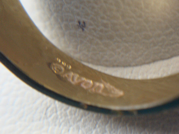 Avon Gold Tone Ring with Pink Stone & Diamonds - Size 7 1/2