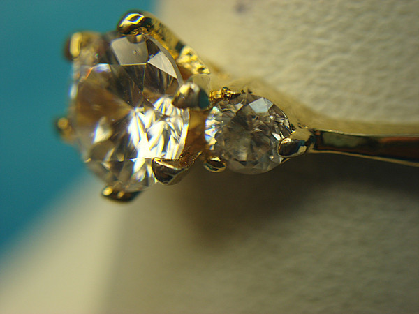 Gold Tone Fashion Ring with 7mm Cubic Zirconia, Size 9 - Pre-Owned Sparkle