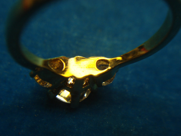 Gold Tone Fashion Ring with 7mm Cubic Zirconia, Size 9 - Pre-Owned Sparkle