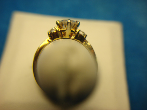 Gold Tone Fashion Ring with 7mm Cubic Zirconia, Size 9 - Pre-Owned Sparkle