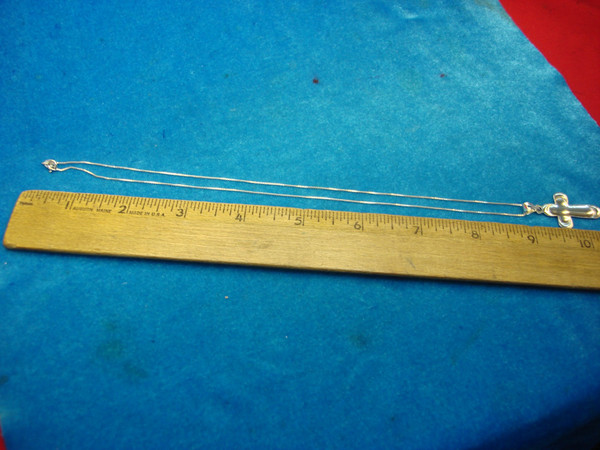 Elegant Sterling Silver Cross Pendant Necklace - Pre-Owned, Excellent Condition