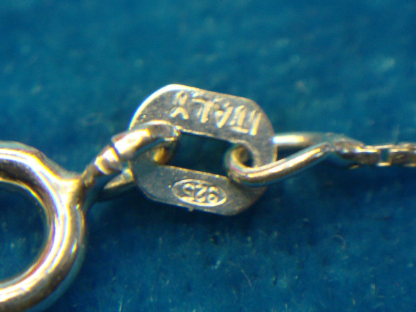 Elegant Sterling Silver Cross Pendant Necklace - Pre-Owned, Excellent Condition