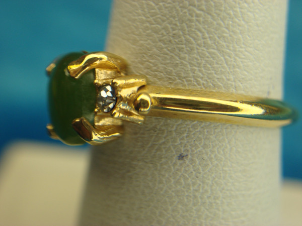 Avon Gold-Tone Ring with Faux Jade & Rhinestones - Size 7 1/2 (Excellent Condition)