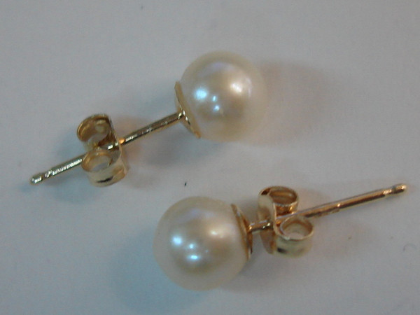 Elegant 14K Gold Cultured Pearl Stud Earrings (5mm, Freshwater)