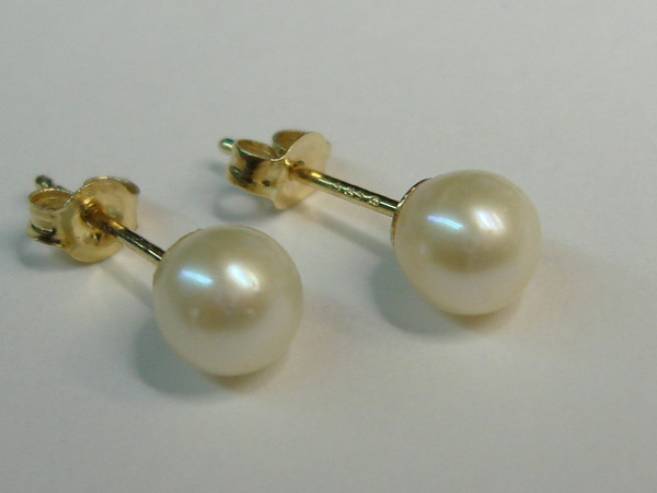 Elegant 14K Gold Cultured Pearl Stud Earrings (5mm, Freshwater)