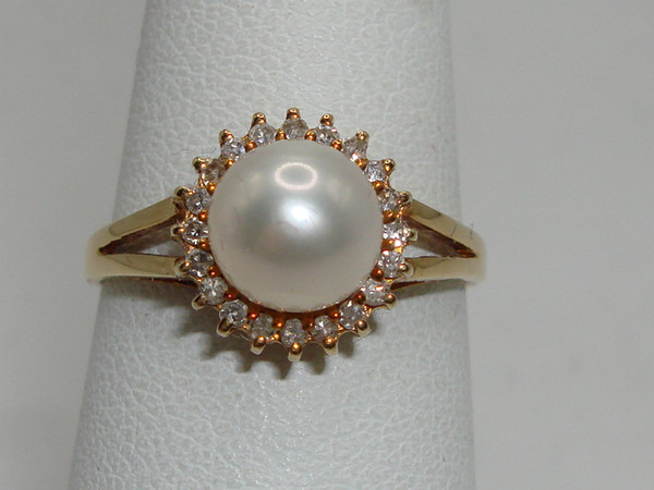 Elegant 14K Gold Cultured Pearl & Diamond Halo Ring (Size 6)