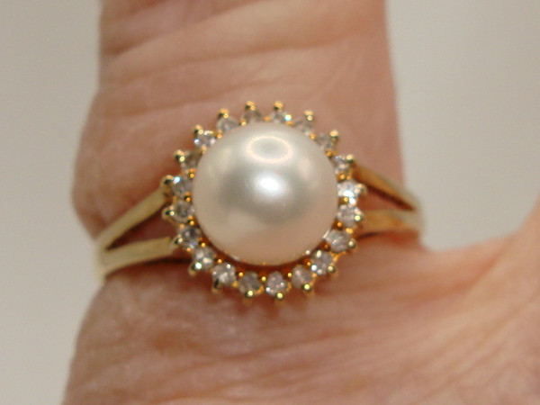 Elegant 14K Gold Cultured Pearl & Diamond Halo Ring (Size 6)