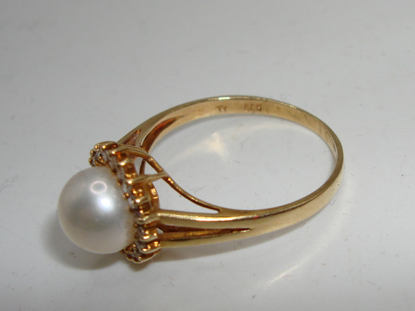 Elegant 14K Gold Cultured Pearl & Diamond Halo Ring (Size 6)