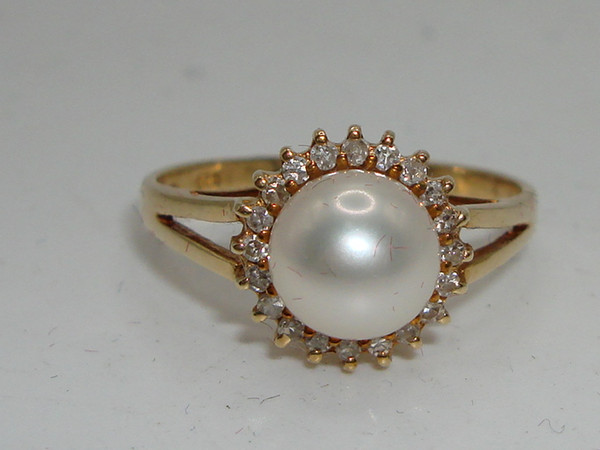 Elegant 14K Gold Cultured Pearl & Diamond Halo Ring (Size 6)