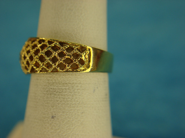 Avon Gold Tone Basketweave Ring with Brilliant Accent - Size 5.5, Preowned Excellent Condition