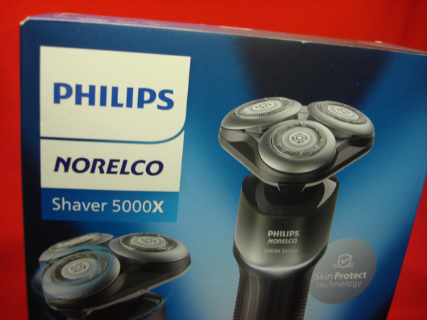 Philips Norelco 5000X Wet/Dry Shaver - New Sealed, 50-Minute Runtime & Flexing Head