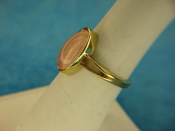 Vintage Avon Gold Tone Ring with Pink Oval Stone - Size 6 3/4