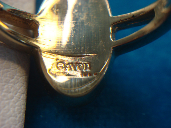 Vintage Avon Gold Tone Ring with Pink Oval Stone - Size 6 3/4