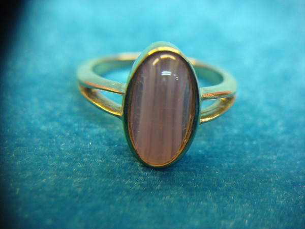 Vintage Avon Gold Tone Ring with Pink Oval Stone - Size 6 3/4