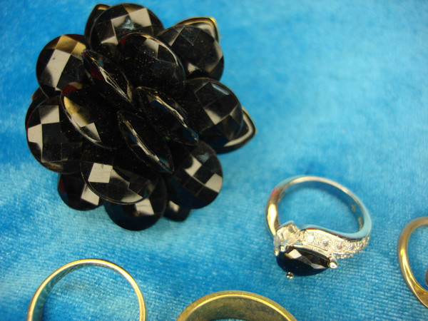 Vintage & Modern Estate Ring Lot (15pc) - Unique & Stylish Jewelry Under $3
