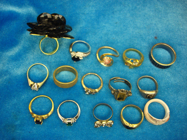 Vintage & Modern Estate Ring Lot (15pc) - Unique & Stylish Jewelry Under $3