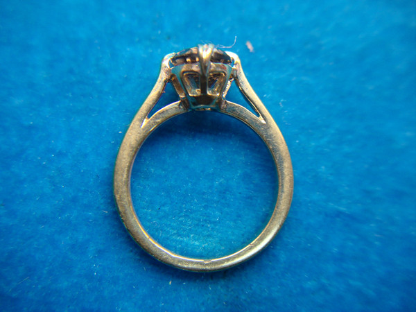 Vintage Avon 18K Gold-Plated Ring with Pale Brown Stone - Size 6 (Excellent Condition)