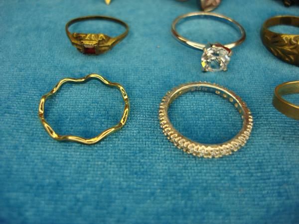 Vintage to Modern Fashion Ring Lot (15 Pcs) - Unique Estate Jewelry Under $3 Each