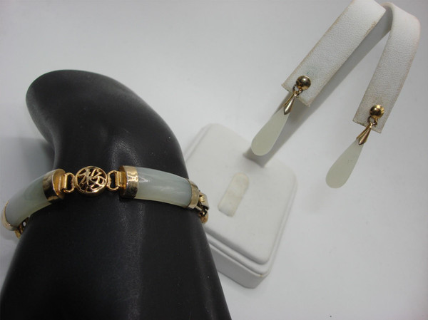 Vintage Jadeite Bracelet & Dangle Earrings Set | Estate Find, Gold-Tone, 4 Link Design