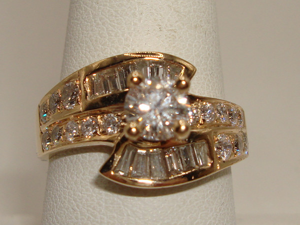 Stunning 14K Gold Engagement Ring with 0.5ct Center Stone & Diamond Accents - Size 8 1/2