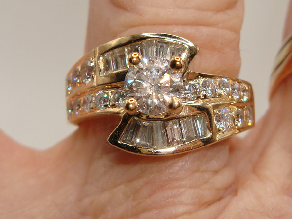 Stunning 14K Gold Engagement Ring with 0.5ct Center Stone & Diamond Accents - Size 8 1/2