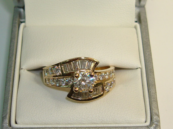 Stunning 14K Gold Engagement Ring with 0.5ct Center Stone & Diamond Accents - Size 8 1/2