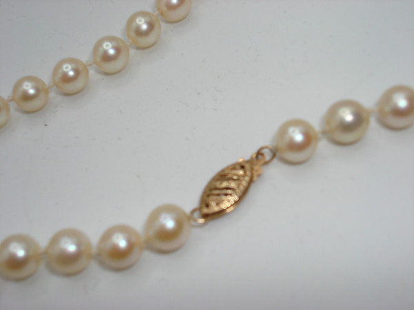 Vintage 14K Gold Pearl Necklace - Cream Cultured Pearls, 28 Inches