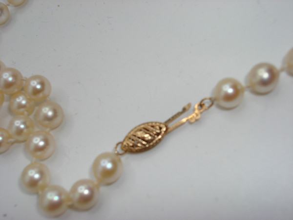 Vintage 14K Gold Pearl Necklace - Cream Cultured Pearls, 28 Inches