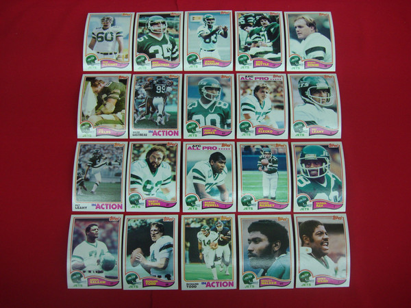 Vintage 1982 Topps New York Jets Football Card Lot (20 Cards, EX-MT+ Condition)