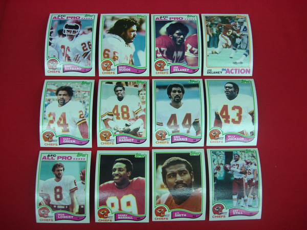 1982 Topps Kansas City Chiefs Football Card Lot (12 Cards, EX-MT+)