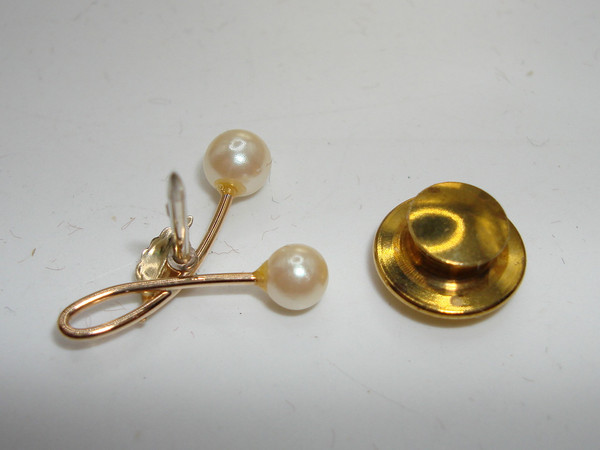 Vintage Krementz Gold Tone Faux Pearl Pin - Original Box & Pamphlet!