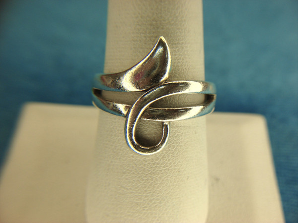 Pre-Owned Sterling Silver Ribbon Ring - Size 9, 3.9 Grams