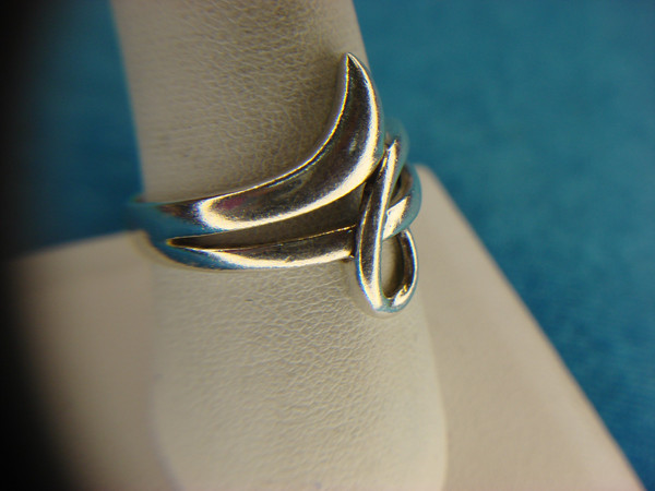 Pre-Owned Sterling Silver Ribbon Ring - Size 9, 3.9 Grams