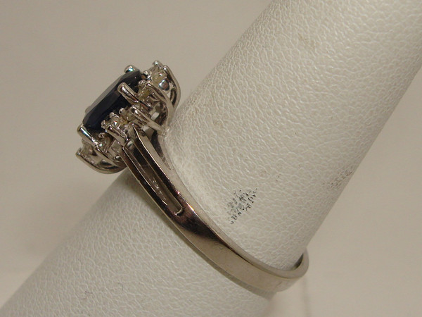 Stunning 10K White Gold Sapphire & Diamond Ring (Size 8) - 1.5+ Carat Oval Sapphire