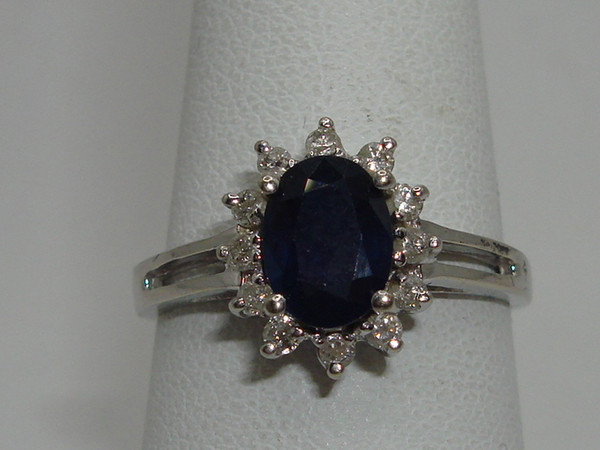 Stunning 10K White Gold Sapphire & Diamond Ring (Size 8) - 1.5+ Carat Oval Sapphire