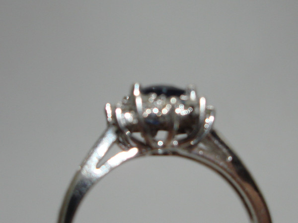 Stunning 10K White Gold Sapphire & Diamond Ring (Size 8) - 1.5+ Carat Oval Sapphire