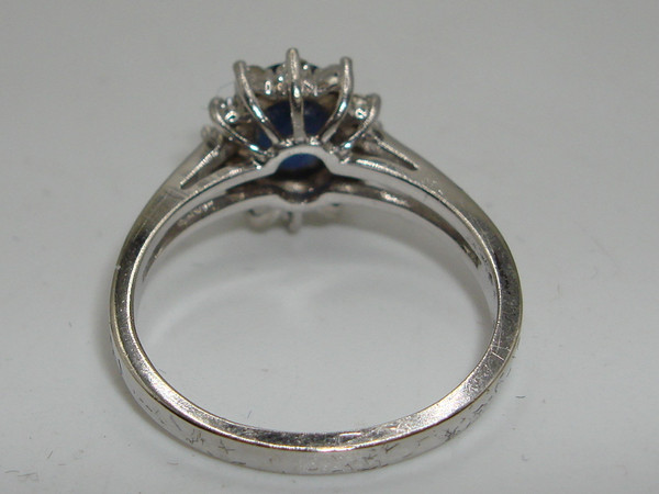 Stunning 10K White Gold Sapphire & Diamond Ring (Size 8) - 1.5+ Carat Oval Sapphire
