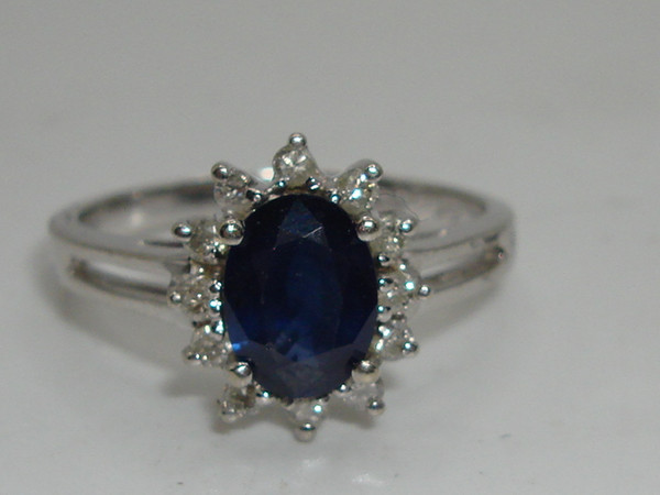 Stunning 10K White Gold Sapphire & Diamond Ring (Size 8) - 1.5+ Carat Oval Sapphire