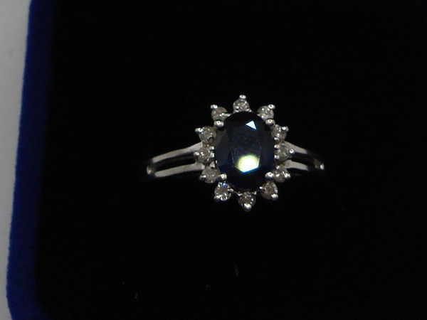 Stunning 10K White Gold Sapphire & Diamond Ring (Size 8) - 1.5+ Carat Oval Sapphire