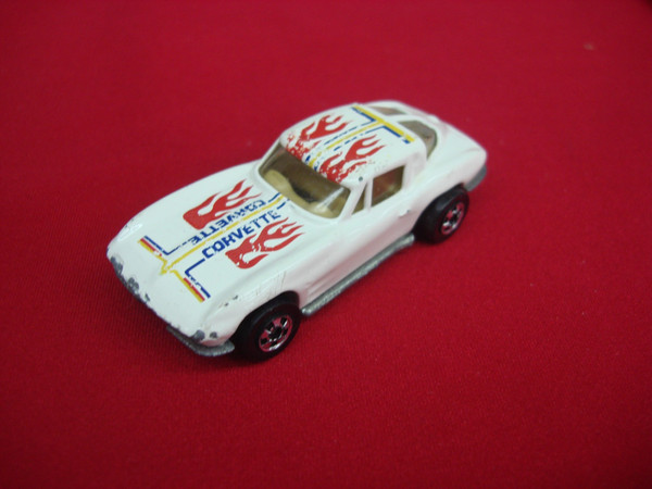 1989 Hot Wheels Black Walls '63 Corvette Stingray Split Window - White w/ Red Flames - Collectible Classic Car Model