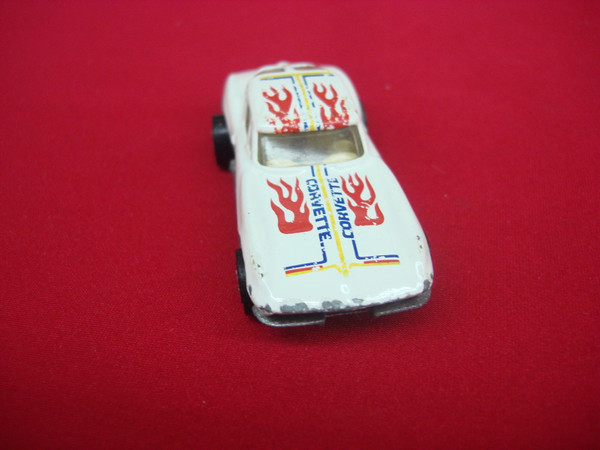 1989 Hot Wheels Black Walls '63 Corvette Stingray Split Window - White w/ Red Flames - Collectible Classic Car Model