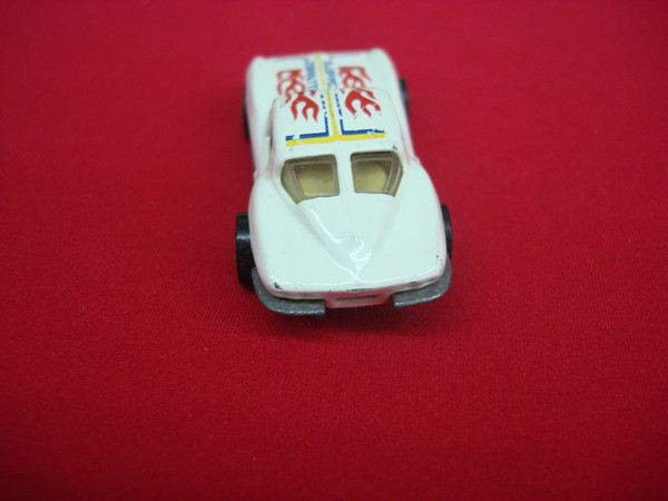 1989 Hot Wheels Black Walls '63 Corvette Stingray Split Window - White w/ Red Flames - Collectible Classic Car Model