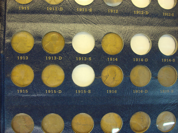 Lincoln Cents Collection 1909-1995 (212 Coins) in Whitman Album - Nice Circulated Set