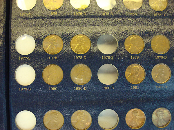 Lincoln Cents Collection 1909-1995 (212 Coins) in Whitman Album - Nice Circulated Set