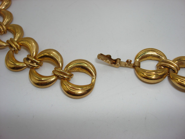 Vintage 1980s Trifari Gold Tone Choker Necklace & Earrings Set - Excellent Condition