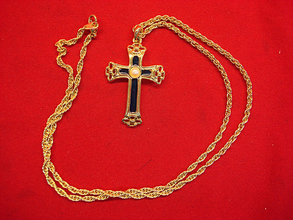 Limited Edition 1994 Gold Tone Cross Necklace w/Enamel & Pearl - 24