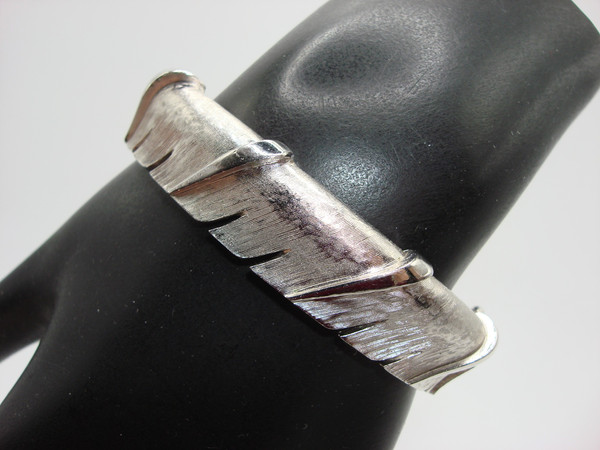 Vintage Trifari Crown Bangle Bracelet - Fluted Spliced Design | Silver Tone Hinged