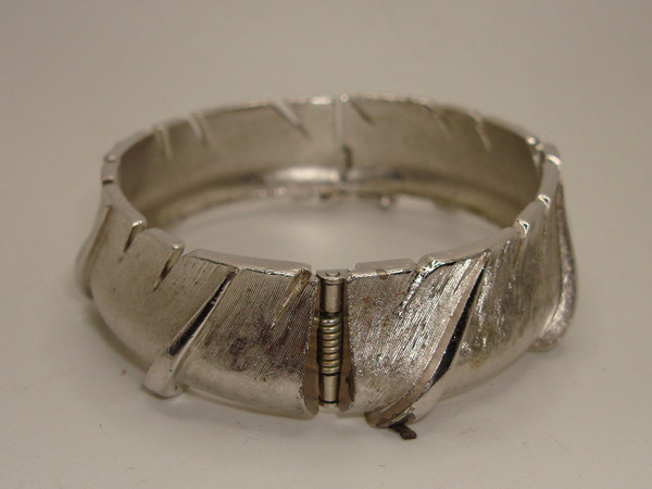 Vintage Trifari Crown Bangle Bracelet - Fluted Spliced Design | Silver Tone Hinged