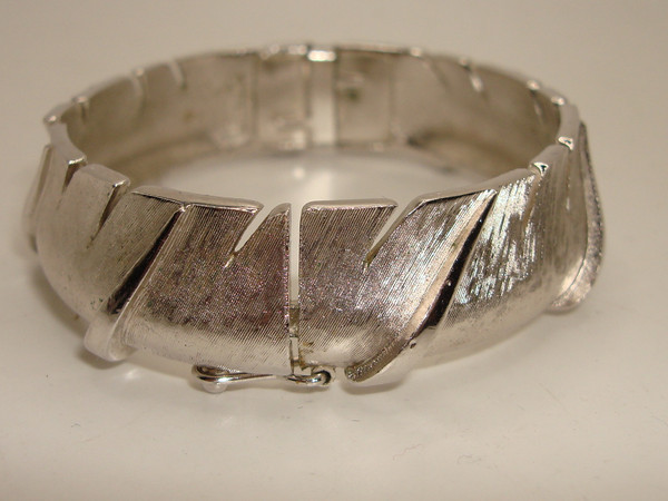 Vintage Trifari Crown Bangle Bracelet - Fluted Spliced Design | Silver Tone Hinged